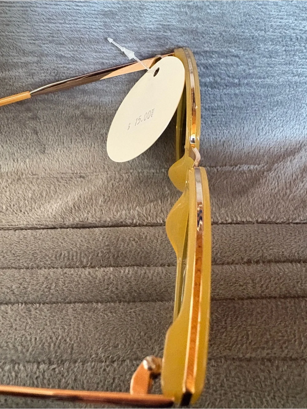 Stylish Yellow Cat-Eye Sunglasses - Dark Lenses